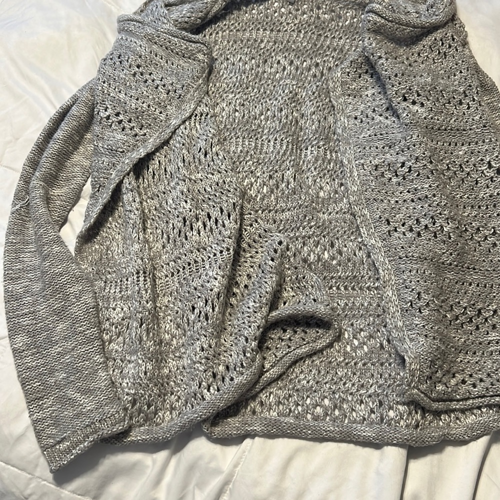 CHARLOTTE RUSSE GREY blouse. Knitted.